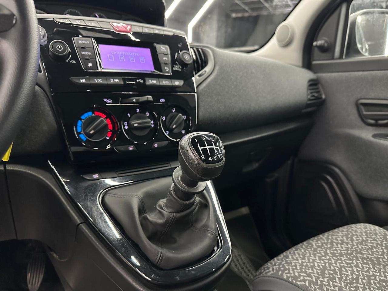 Lancia Ypsilon 1.0 FireFly 5 porte S&S Hybrid UnYca