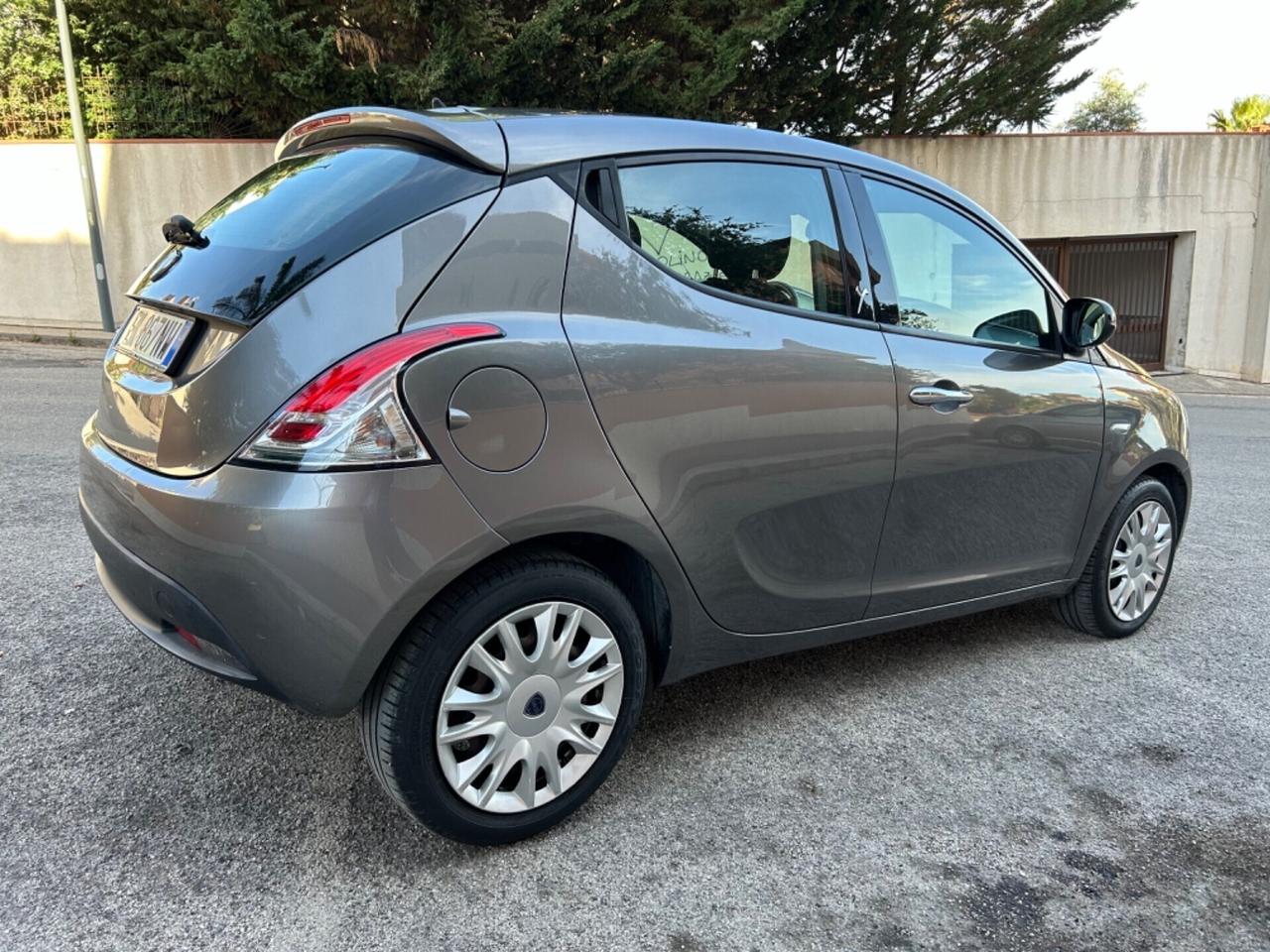 Lancia Ypsilon 1.2 69 CV IDEALE PER NEO PATENTATI