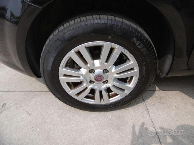 FIAT Punto 1.4 8V 5 porte Natural Power Lounge