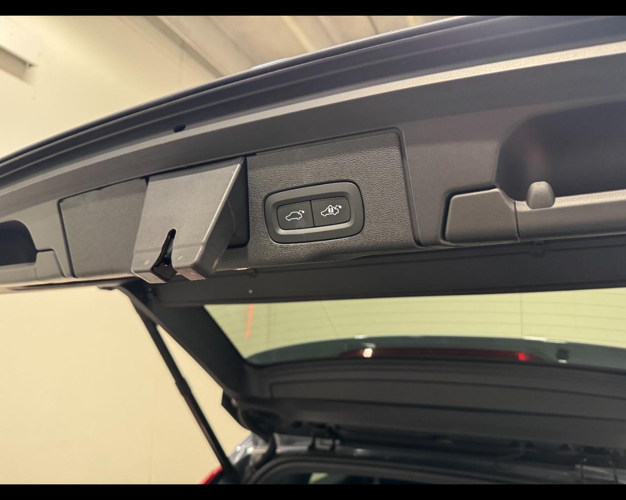 VOLVO XC60 B4 DIESEL AWD PLUS DARK AUTO