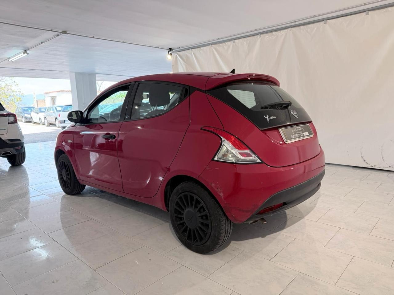 Lancia Ypsilon GPL ACCONTO 0€ RATE DA 200€ AL MESE