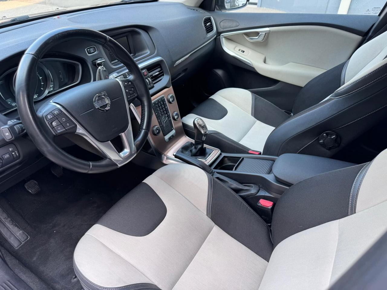 Volvo V40 Cross Country D2 1.6 Summum*EURO5B*NEOPATENTATI