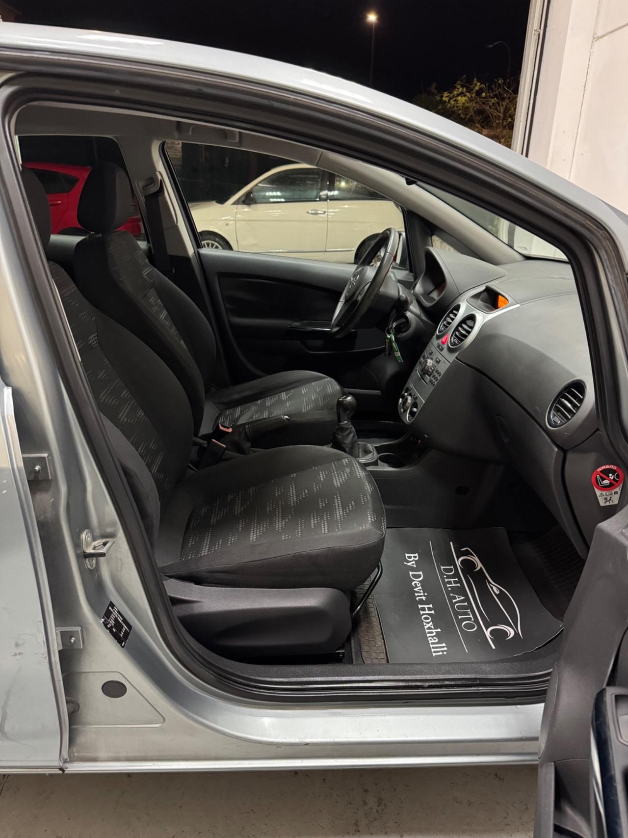 Opel Corsa 1.2 5 porte Cosmo