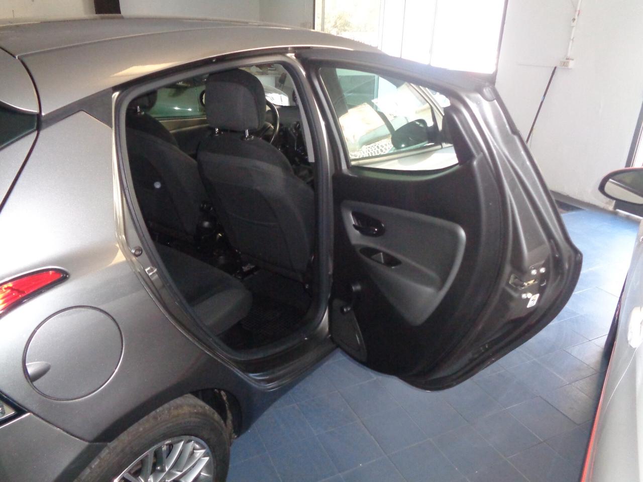 Lancia Ypsilon 1.2 69 CV 5 porte Gold (Finanziabile)