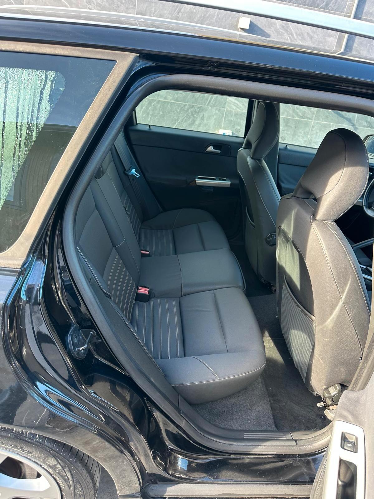 Volvo V50 D2 R-design 1.6 DIESEL 115 CV