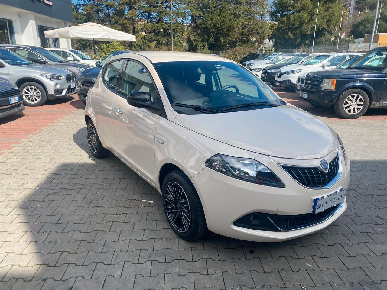 Lancia Ypsilon 1.0 FireFly 5 porte S&S Hybrid Ecochic Silver