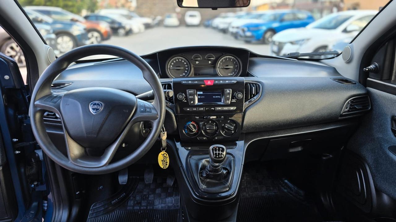 Lancia Ypsilon 1.0 FireFly 5 porte S&S Hybrid Ecochic Silver