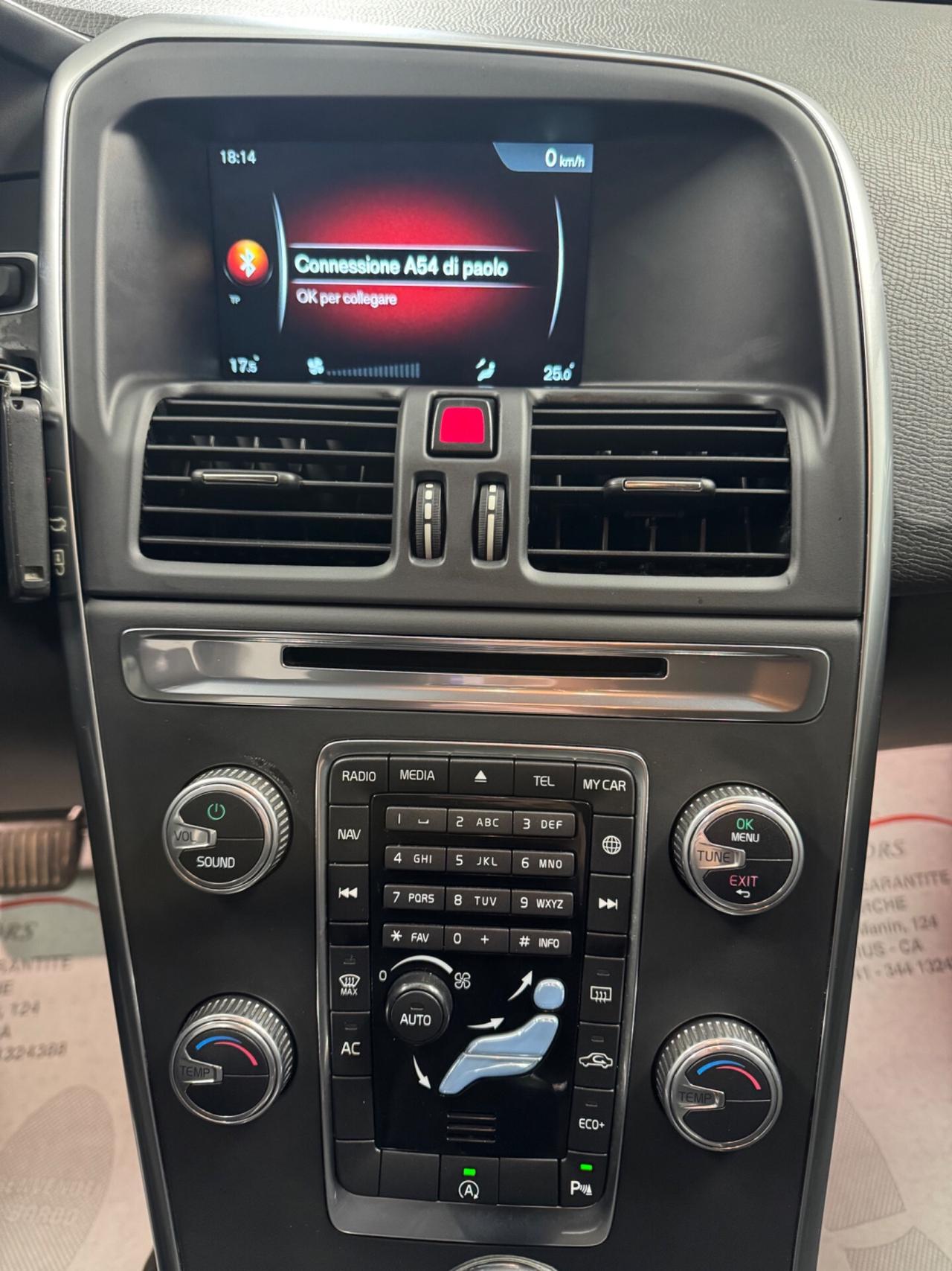 Volvo XC60 D4 R-design Momentum