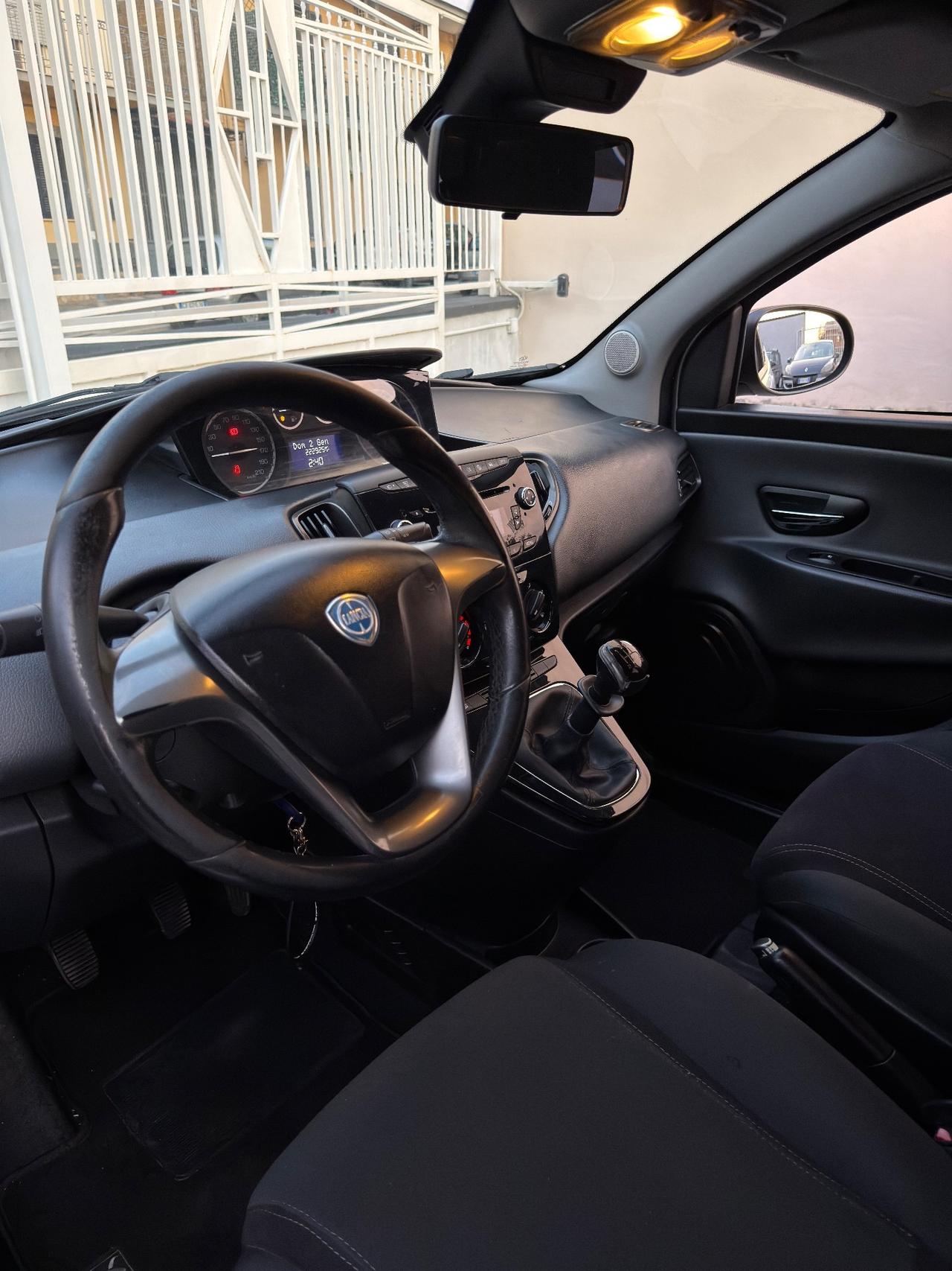 Lancia Ypsilon 1.2 69 CV 5 porte S&S Platinum GPL