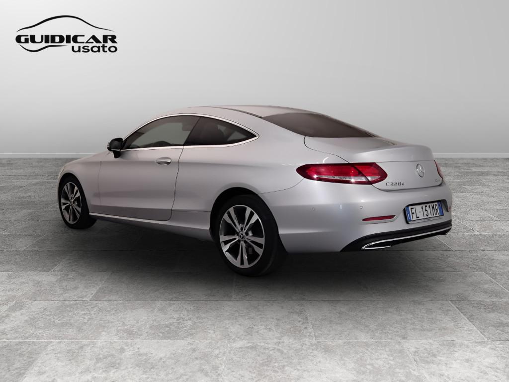Mercedes-Benz Classe C-C205 2016 Coupe - C Coupe 220 d Premium 4matic auto