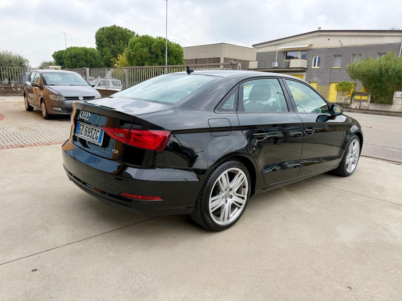 Audi A3 Sedan 1.6 TDI clean diesel S tronic Ambiente