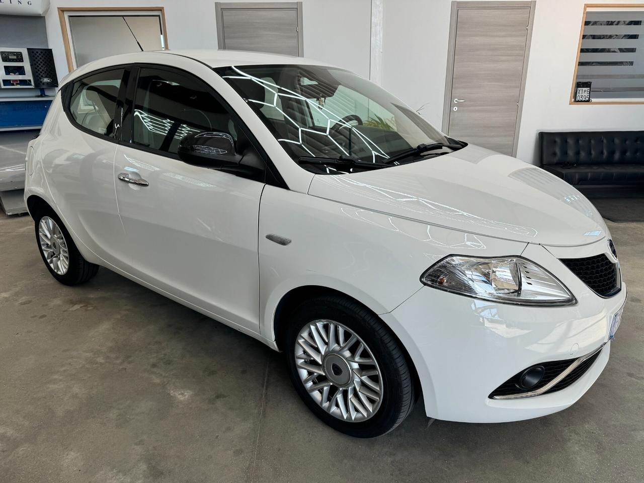 Lancia Ypsilon 1.3 MJT 16V 95 CV 5 porte S&S Silver