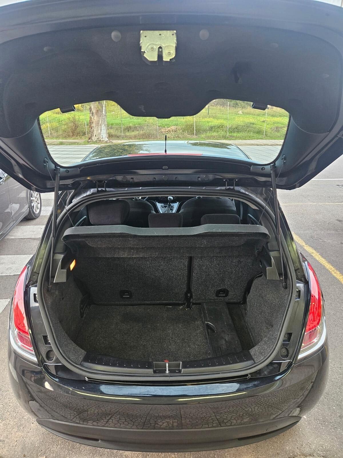 Lancia Ypsilon AUTOMATICA 900 benz 85cv