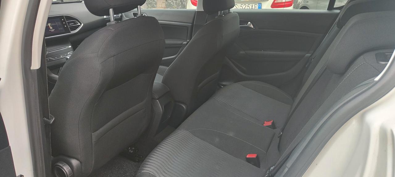 Peugeot 308 BlueHDi 120 Allure cambio automatico