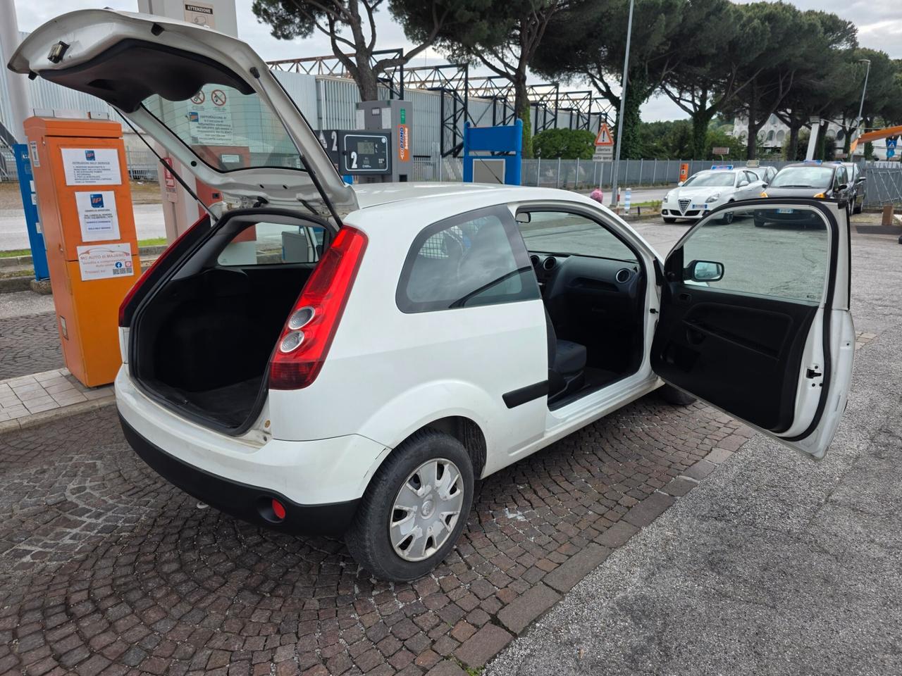 Ford Fiesta 1.4 TDCi 3p. Van con 232.000km Neopatentati ok