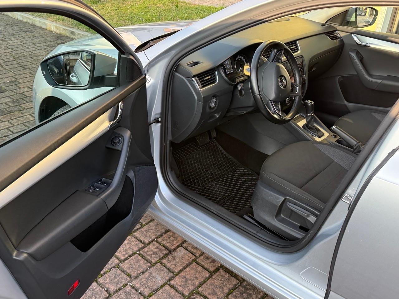 Skoda Octavia 1.6 TDI CR 115 CV DSG Wagon Executive