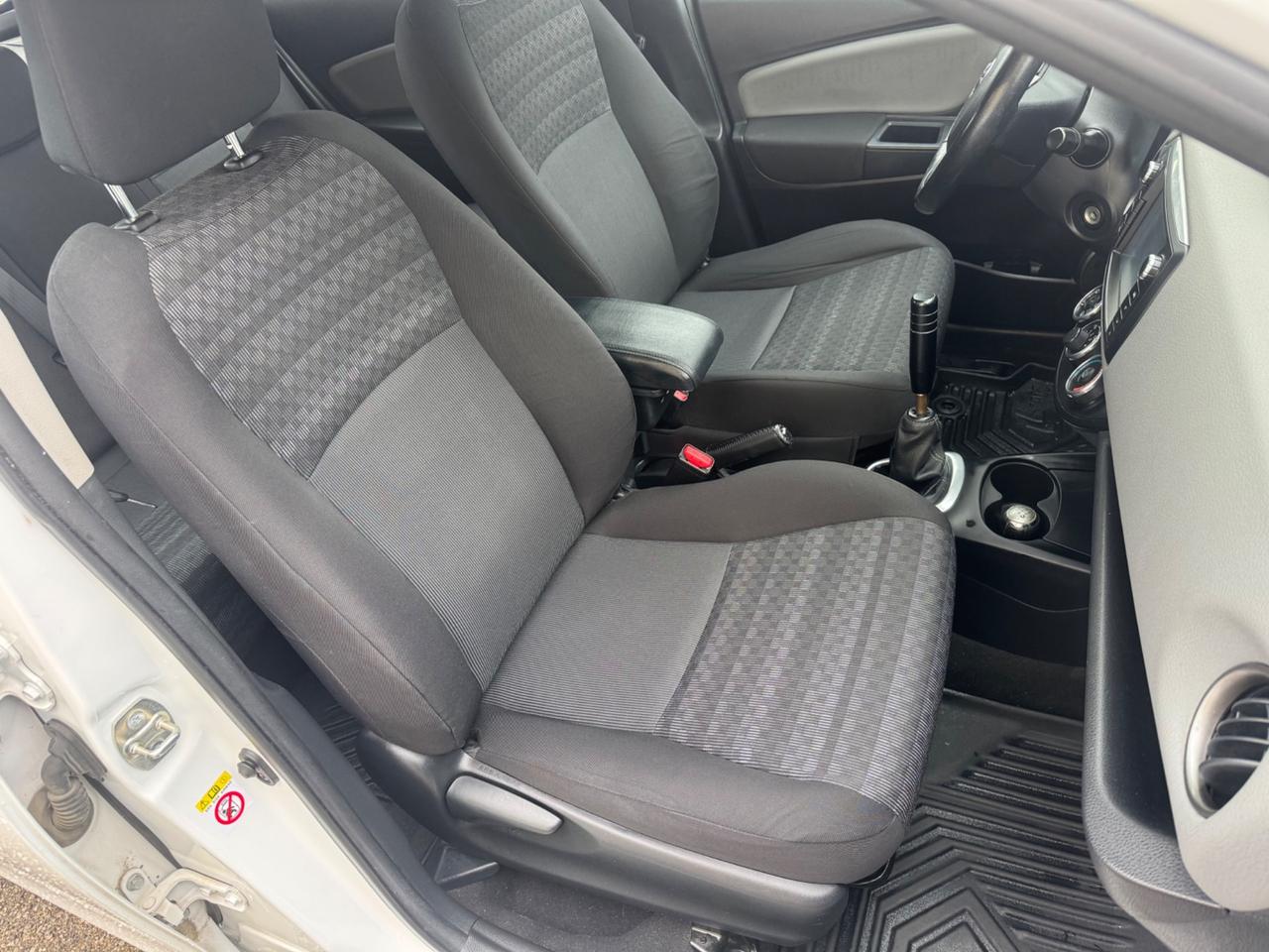 Toyota Yaris 1.0 5 porte neopaten garanzia 12 mesi