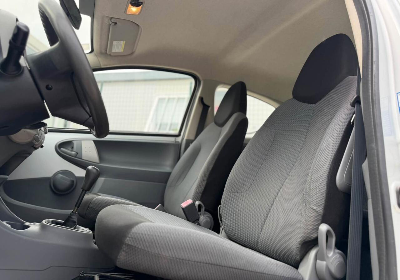 Toyota Aygo 1.0 3 porte Sol OK NEOPATENTATI