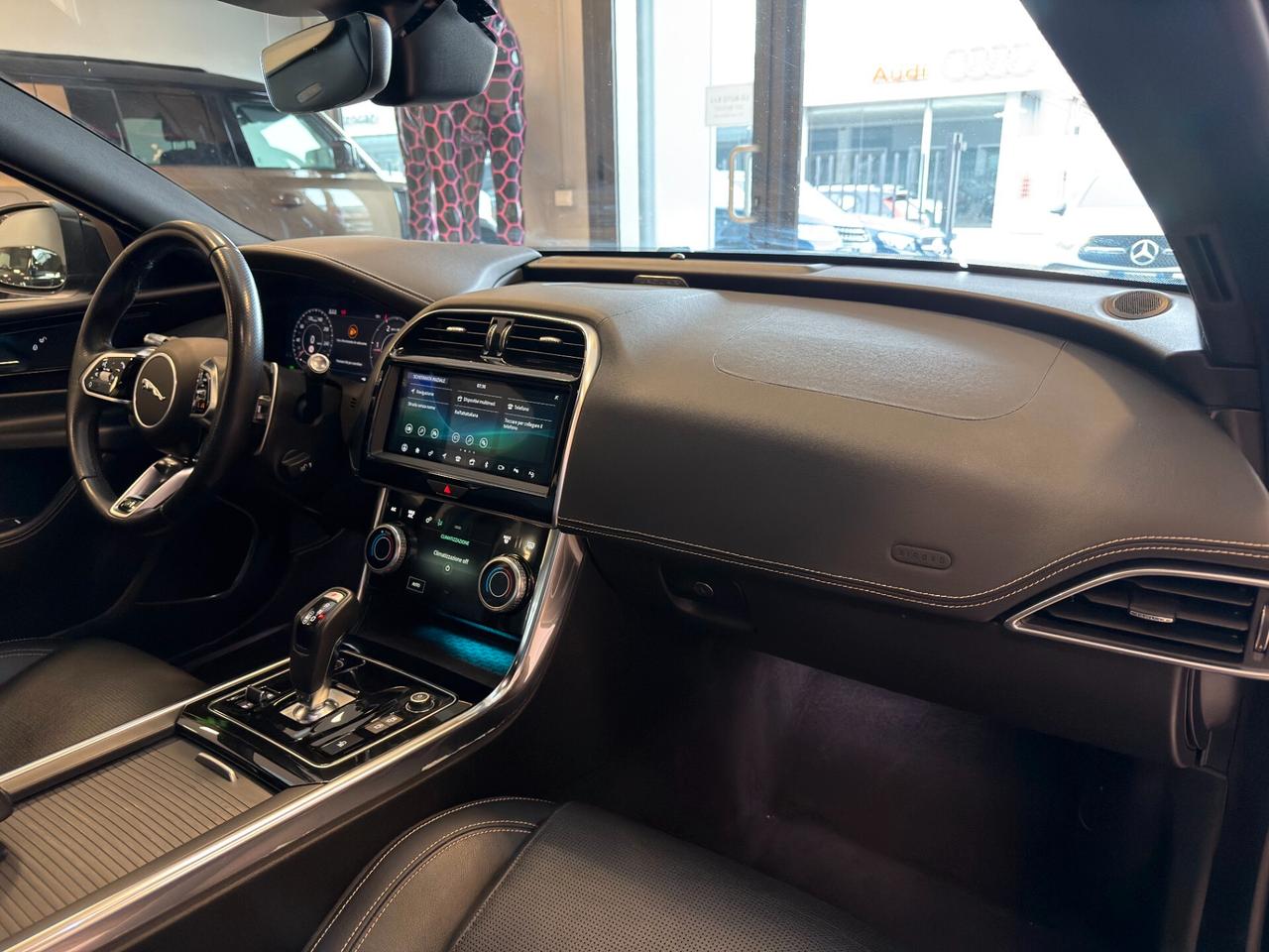 Jaguar XE 2.0 D 180 CV aut. HSE