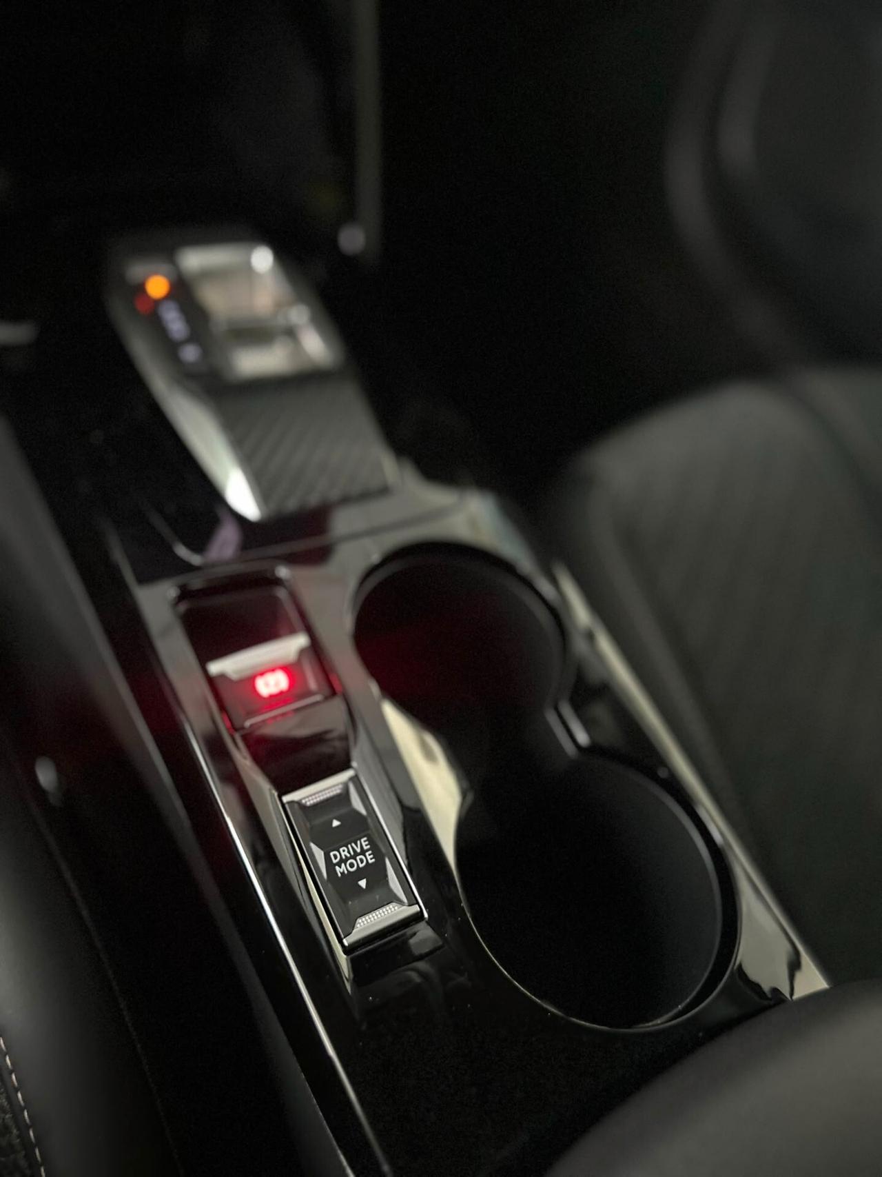 Peugeot 208 Hybrid Benzina 136 e-DCS6 Allure