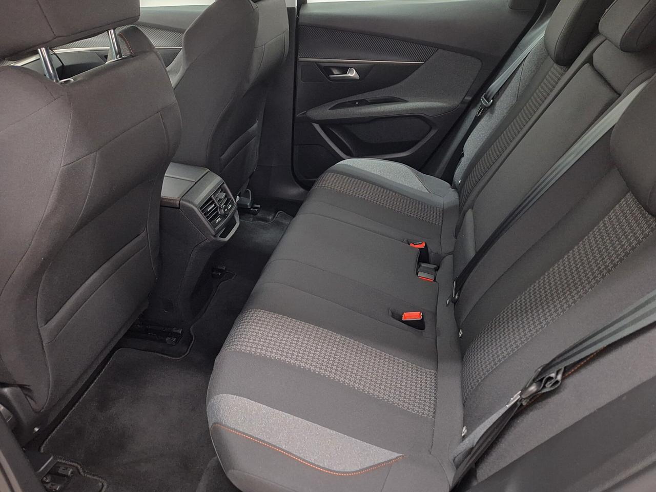 Peugeot 3008 Business 1.5 BlueHDi 130cv