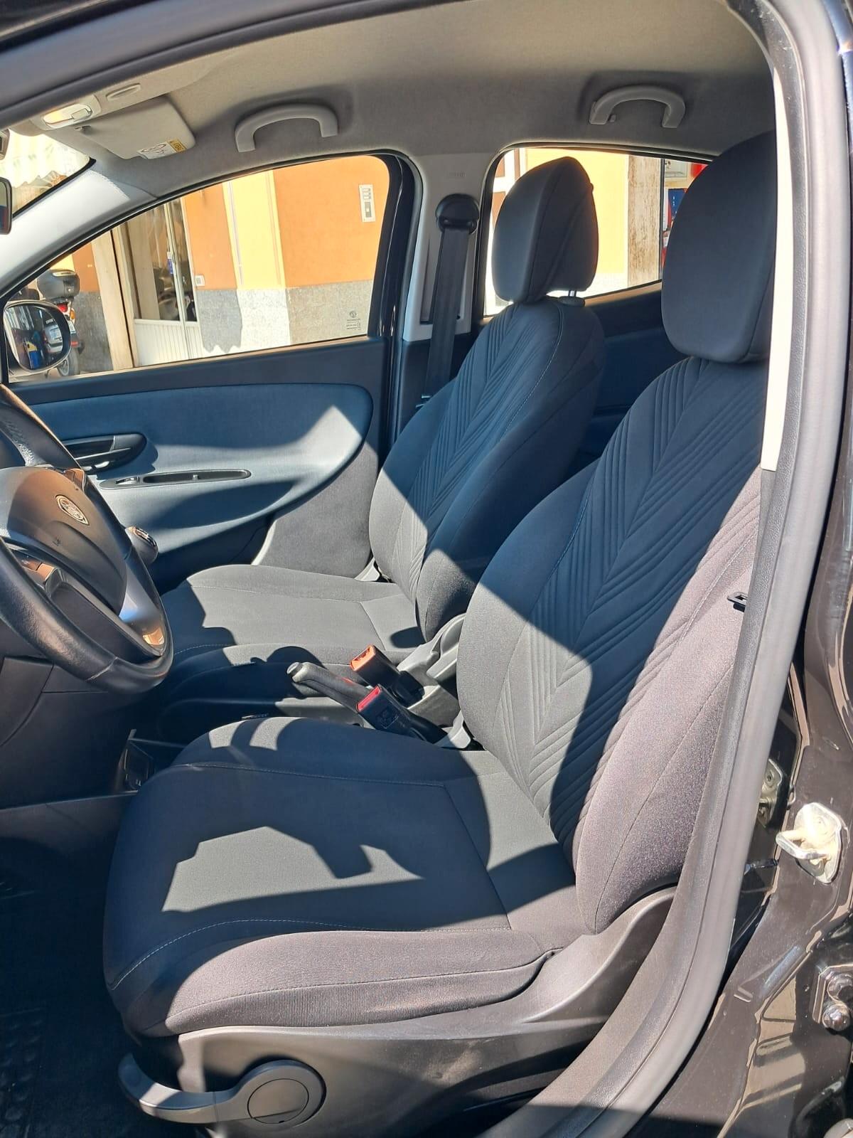 Lancia Ypsilon 1.0 FireFly 5 porte S&S Hybrid Gold