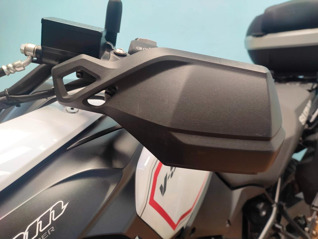 Suzuki V Strom DL 1000 soli 14.318 km.