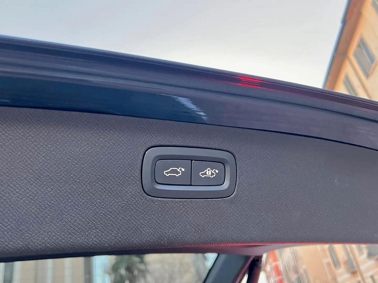 Volvo XC90 T8 Plug-In 303 + 87cv aut.8 AWD 7P-ti Inscription