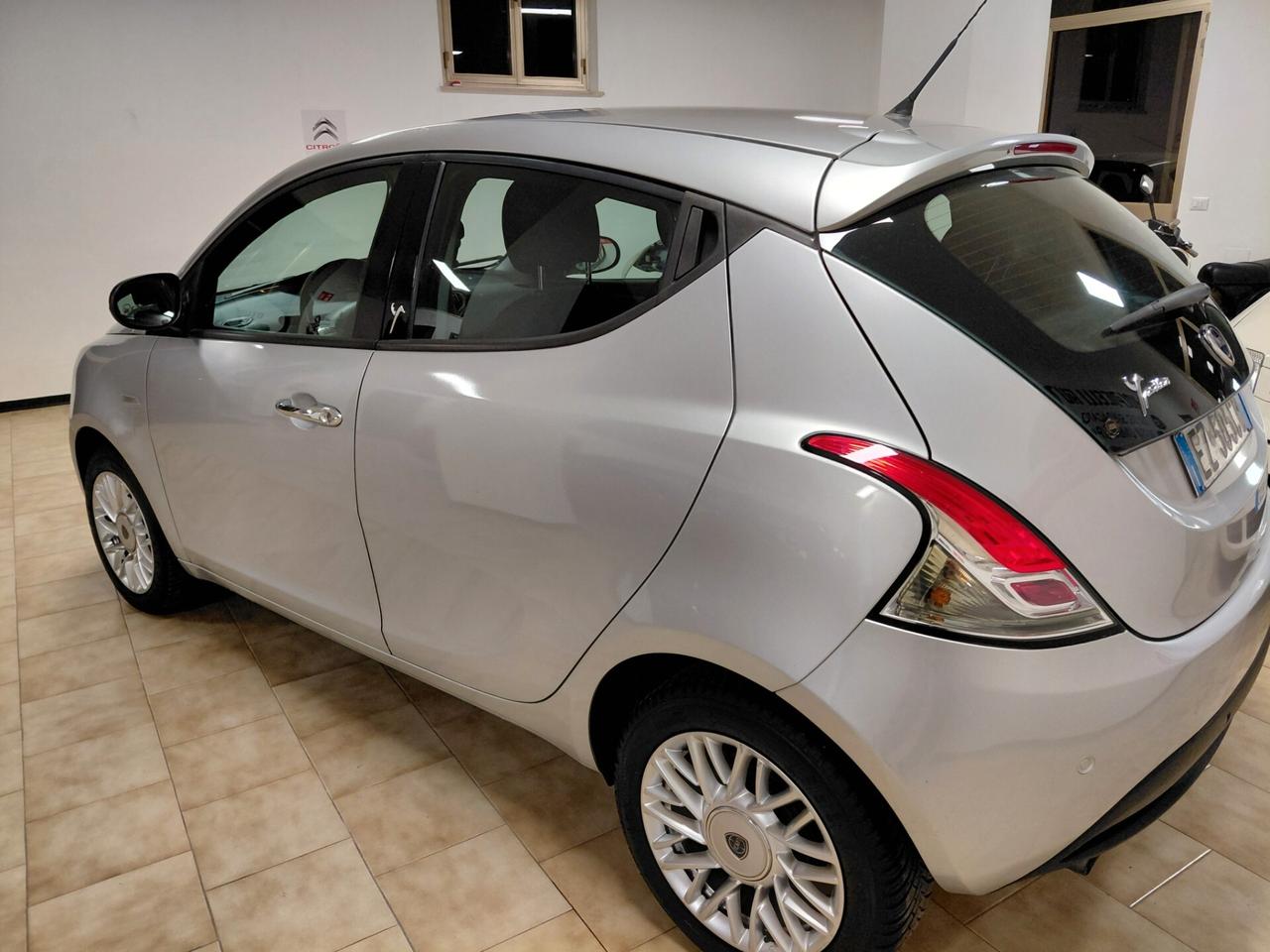 LANCIA YPSILON ANNO 2015 BZ 1.2 ADATTA NEOPATENTATI KM 100 MILA