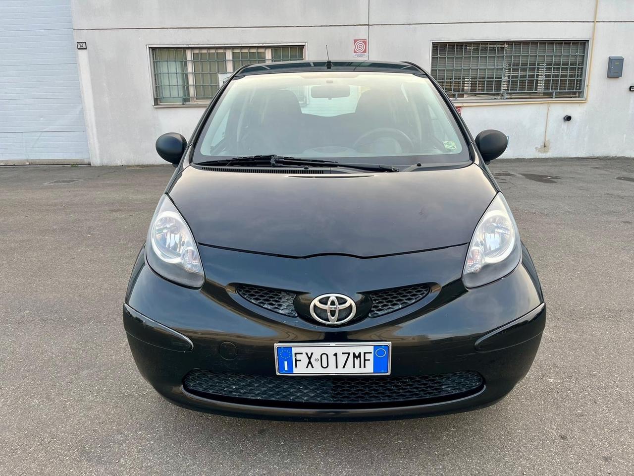 Toyota Aygo 1.0benz 2011 122.000km perfetta per neopatentati