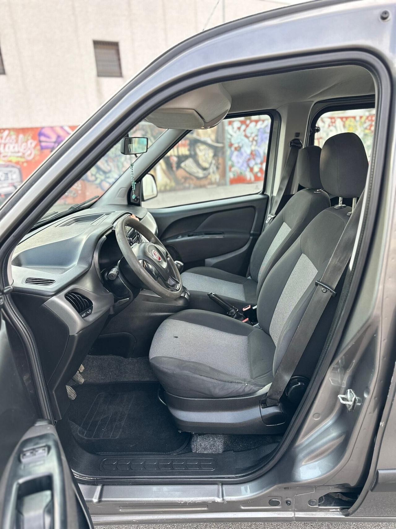 Fiat doblo 5 posti autocarro