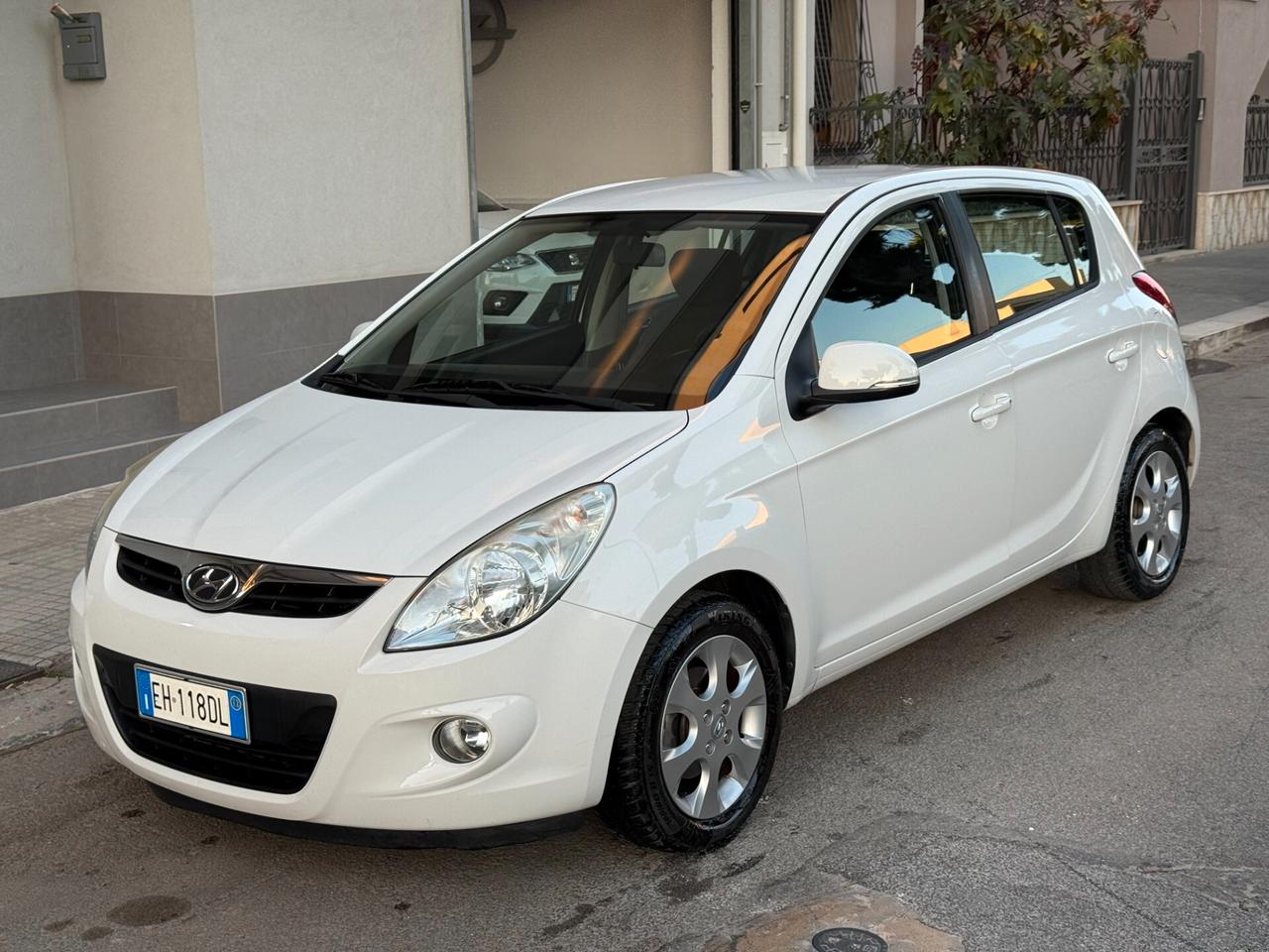 Hyundai i20 1.2 5P. SOLI KM 88.000 - 2012