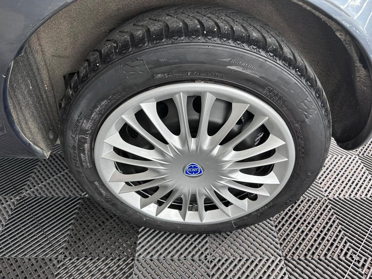Lancia Ypsilon 1.2 69 CV Platino