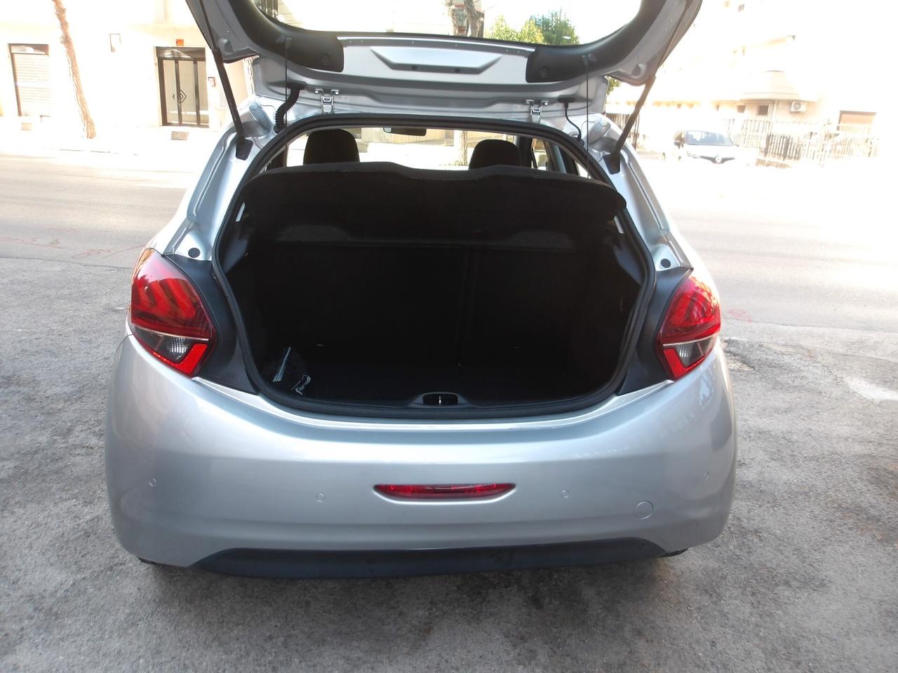 PEUGEOT 208 1.2 BENZ-KM 80.000-2017