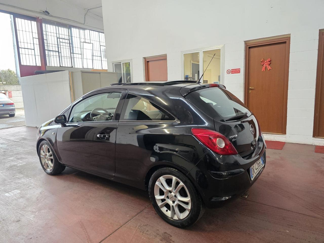 Opel Corsa 1.2 3 porte Sport benzina neopat