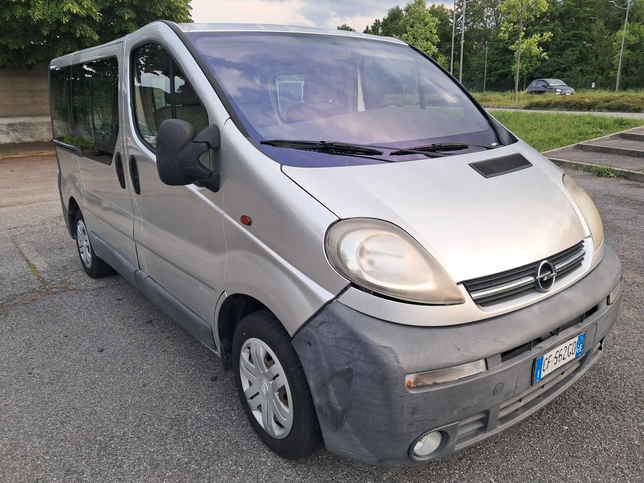 VIVARO 6 POSTI AUTOCARRO