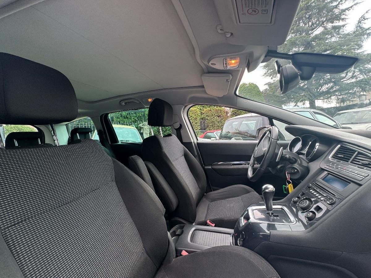 PEUGEOT 5008 1.6 HDi 112CV Allure Camb autom