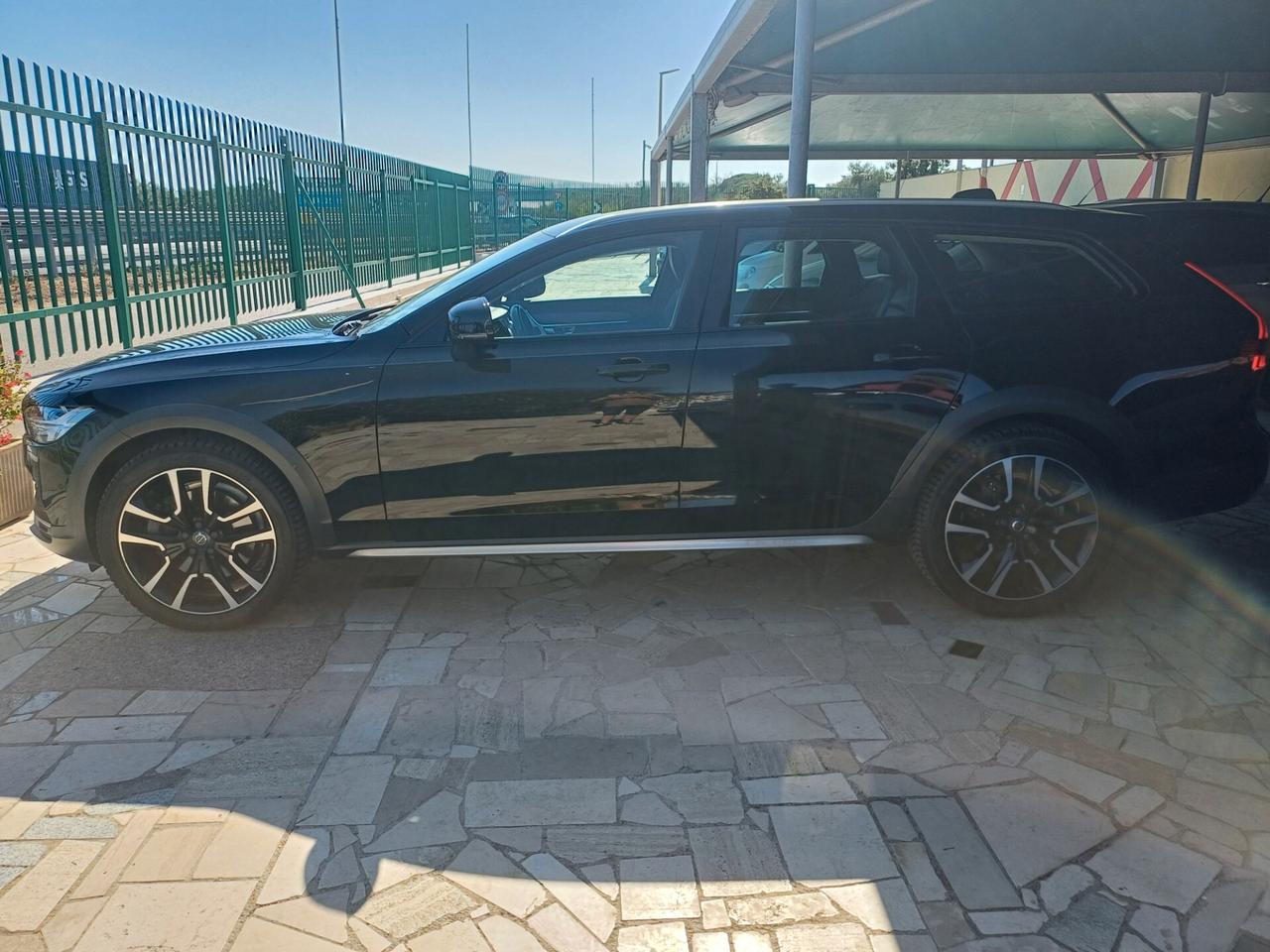 Volvo V90 Cross Country B4 (d) AWD Geartronic Business Pro