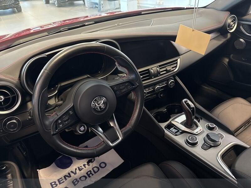 Alfa Romeo Giulia 2023 2.0 t Competizione Q4 280cv auto