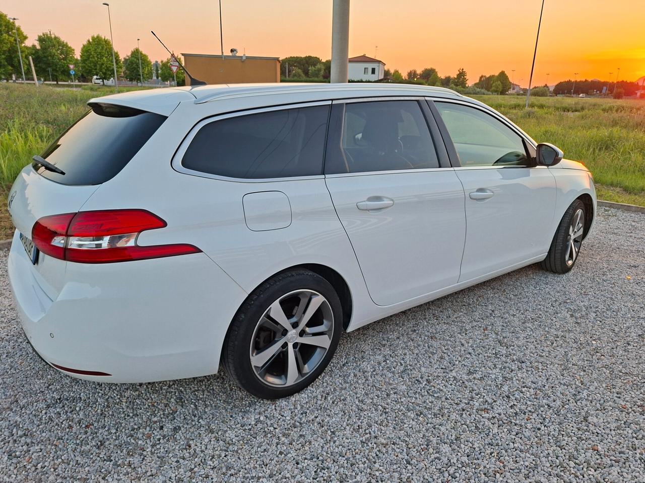 Peugeot 308 BlueHDi 130 S&S SW Allure GARANZIA