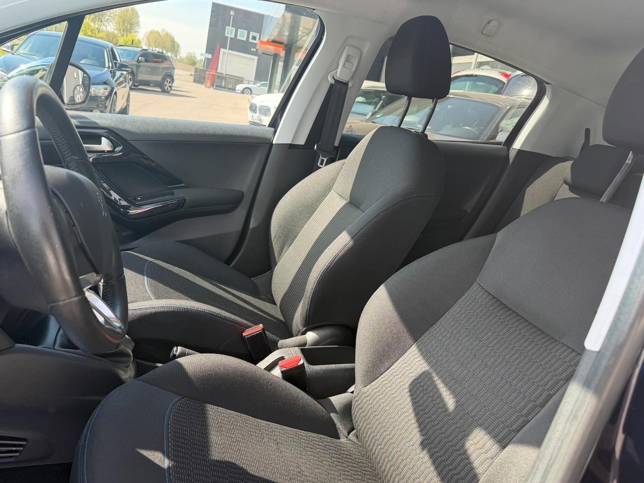 Peugeot 208 1.2 benzina Neopatentati