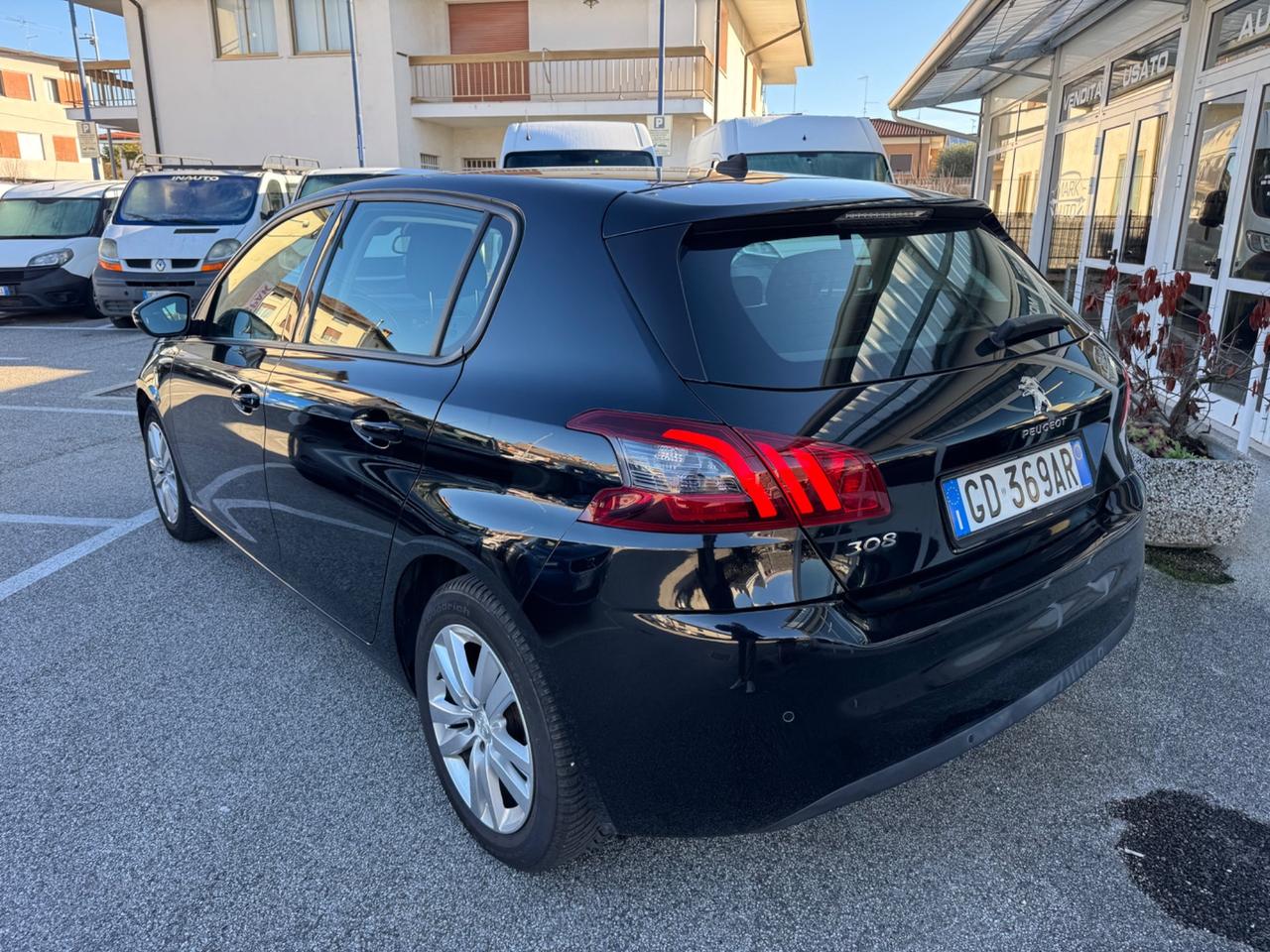 Peugeot 308 BlueHDi 130 S&S Business