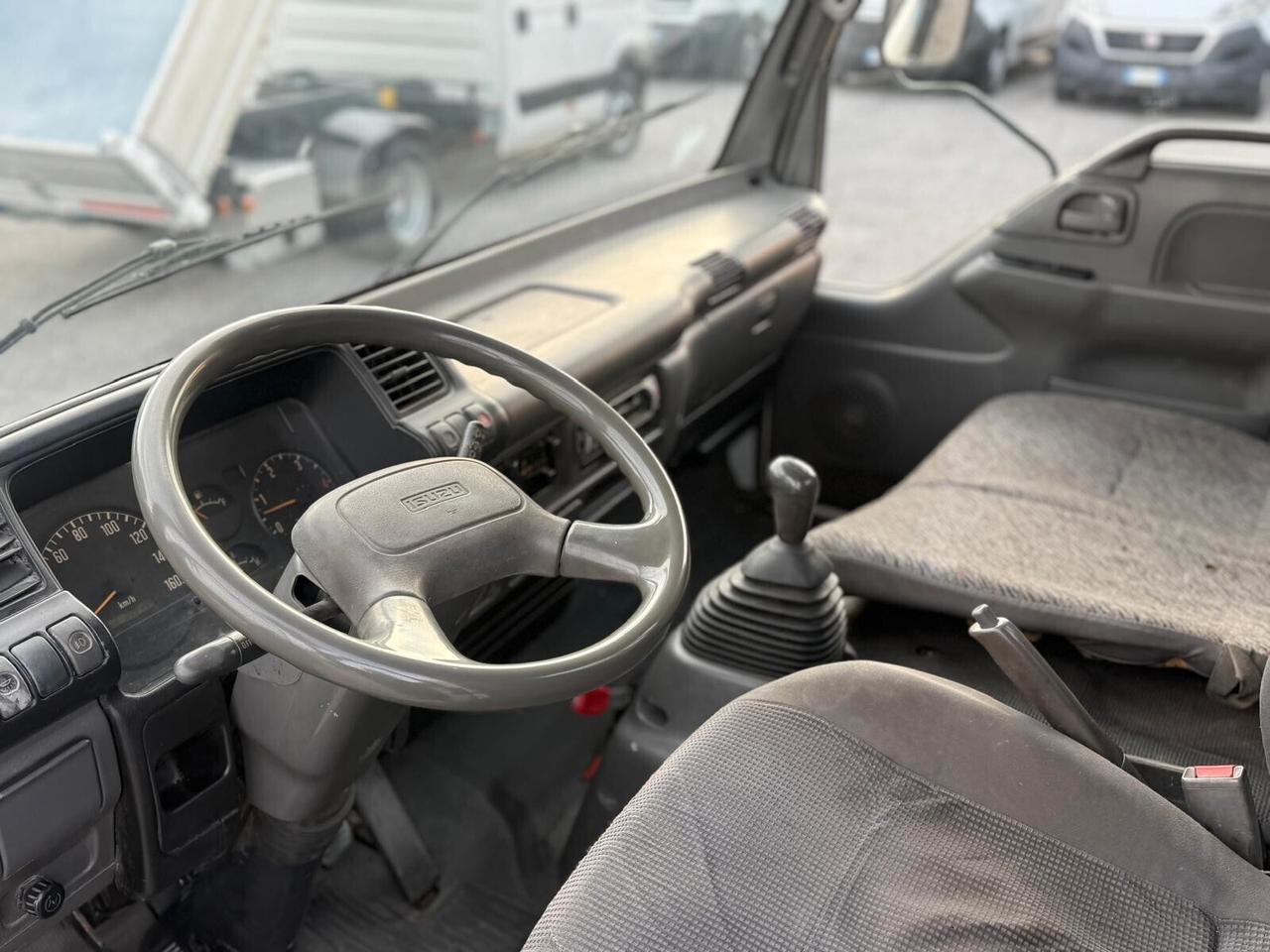 ISUZU NPR69L CON GRU BONFIGLIOLI