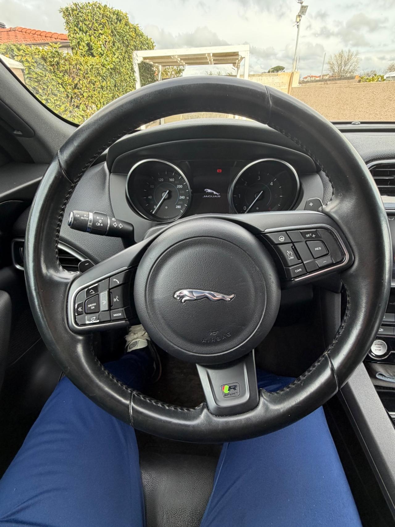 Jaguar F-Pace 2.0 D 180 CV AWD R-Sport