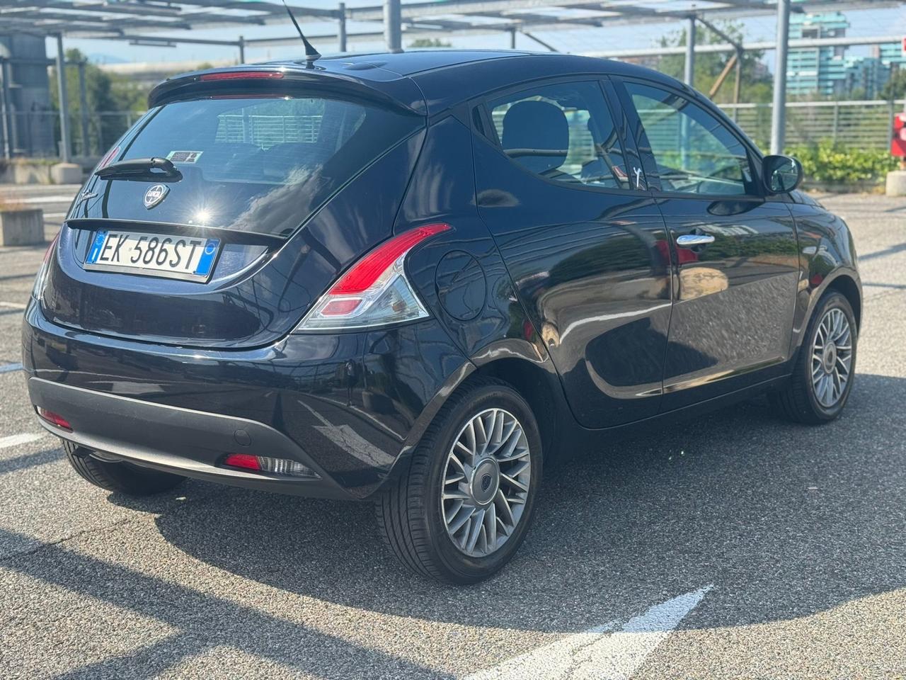Lancia Ypsilon 1.2 69 CV 5 porte S&S Platinum
