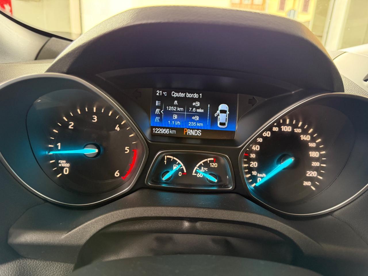 Ford Kuga 1.5 TDCI 120 CV S&S 2WD Powershift ST-Line