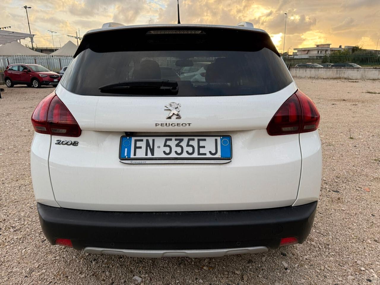 Peugeot 2008 BlueHDi 100 Black Matt