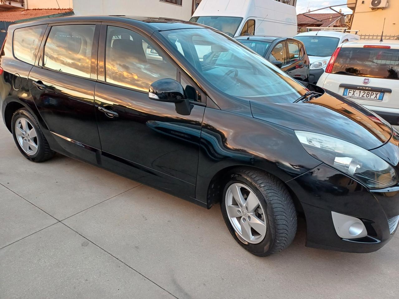 Renault Scenic GRAND 1.5 DCI 7 POSTI
