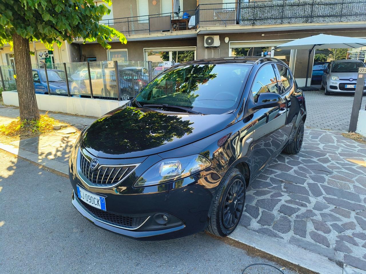 Lancia Ypsilon 1.0 FireFly 5 porte S&S Hybrid Ecochic Silver