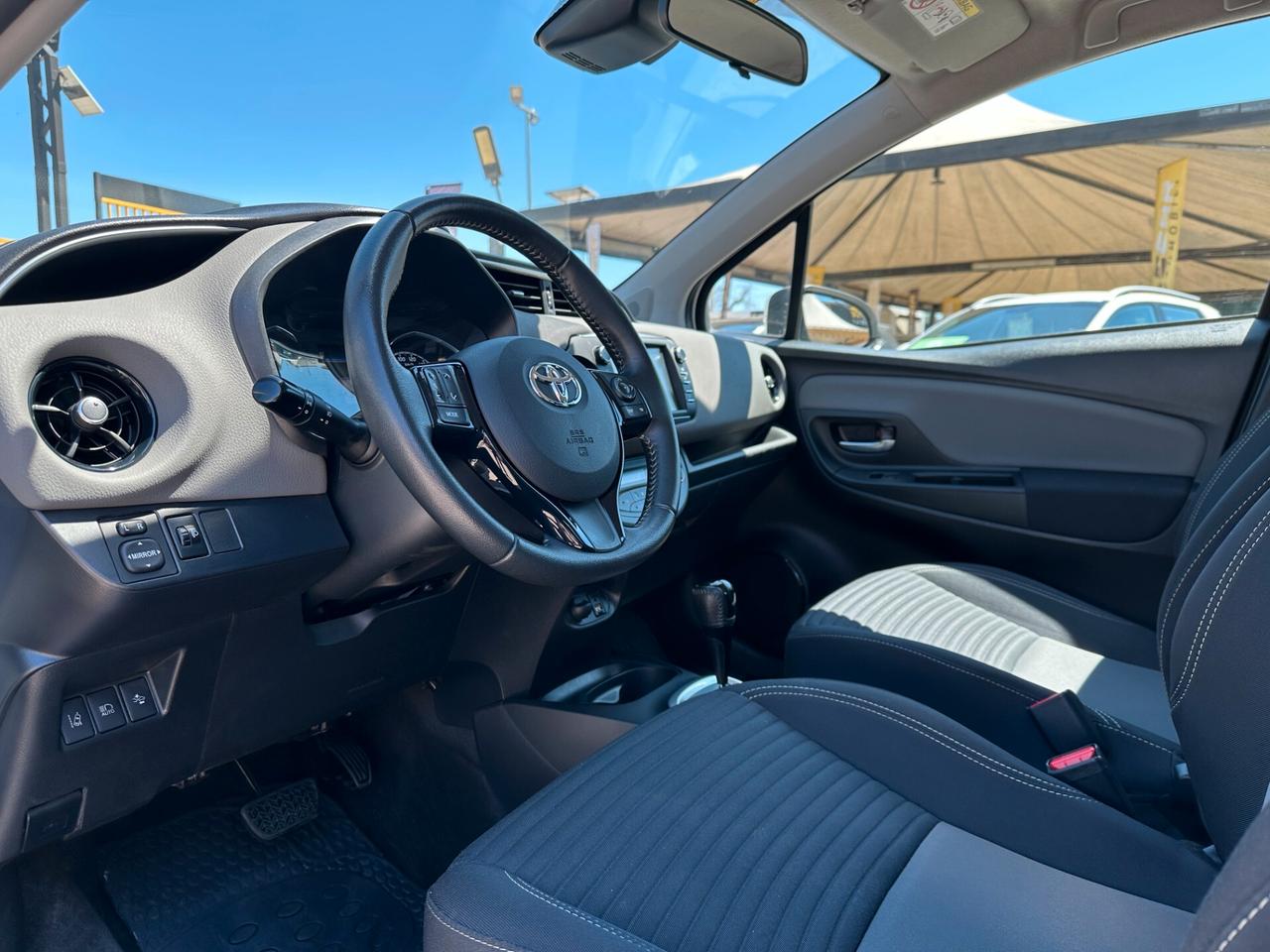 TOYOTA Yaris 1.5 Hybrid 5 porte Business